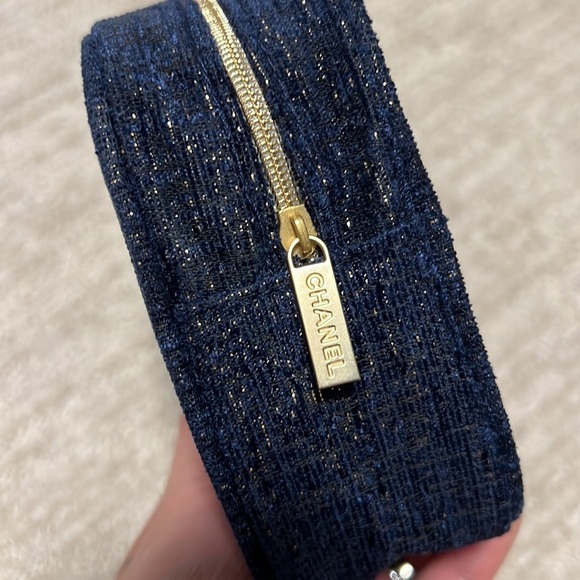 Brand New Holiday Chanel eye makeup set a sight to see Pouch - Picture 5 of 6